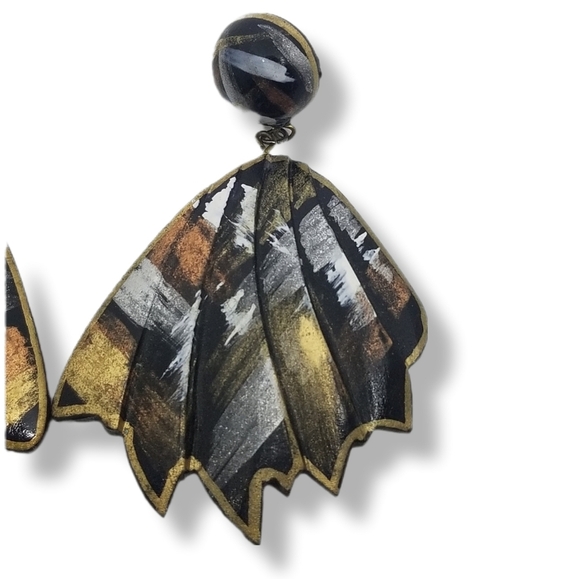 VINTAGE WOODEN ABSTRACT DESIGN DROP STYLE EARRINGS - Picture 4 of 6